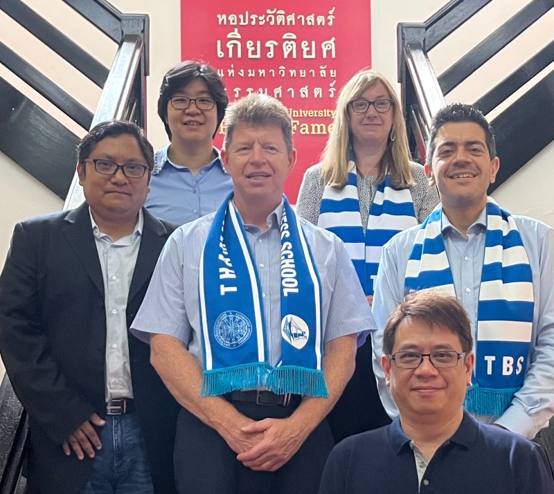 Thammasat University. Back, from left to right: Dr Gate Pichawadee, Dr Carolyn Snell. Middle: Professor Peter Ractham, Professor Bob Doherty, Dr Anthonios Roumpakis. Front: Professor Ruth Banomyang